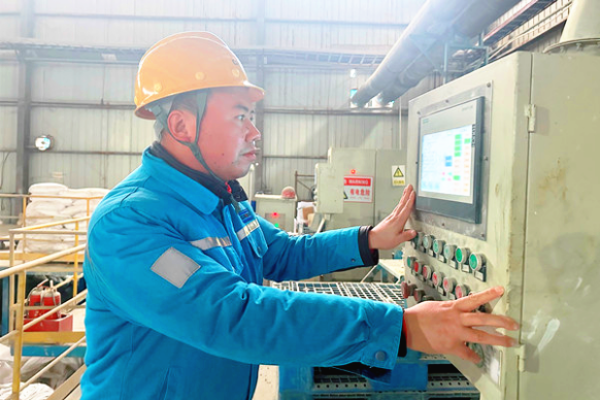 20250228 創(chuàng)新引領(lǐng)實干擔(dān)當(dāng)——記股份公司先進工作者芮晨(3)105 20250228 創(chuàng)新引領(lǐng)實干擔(dān)當(dāng)——記股份公司先進工作者芮晨(3)105